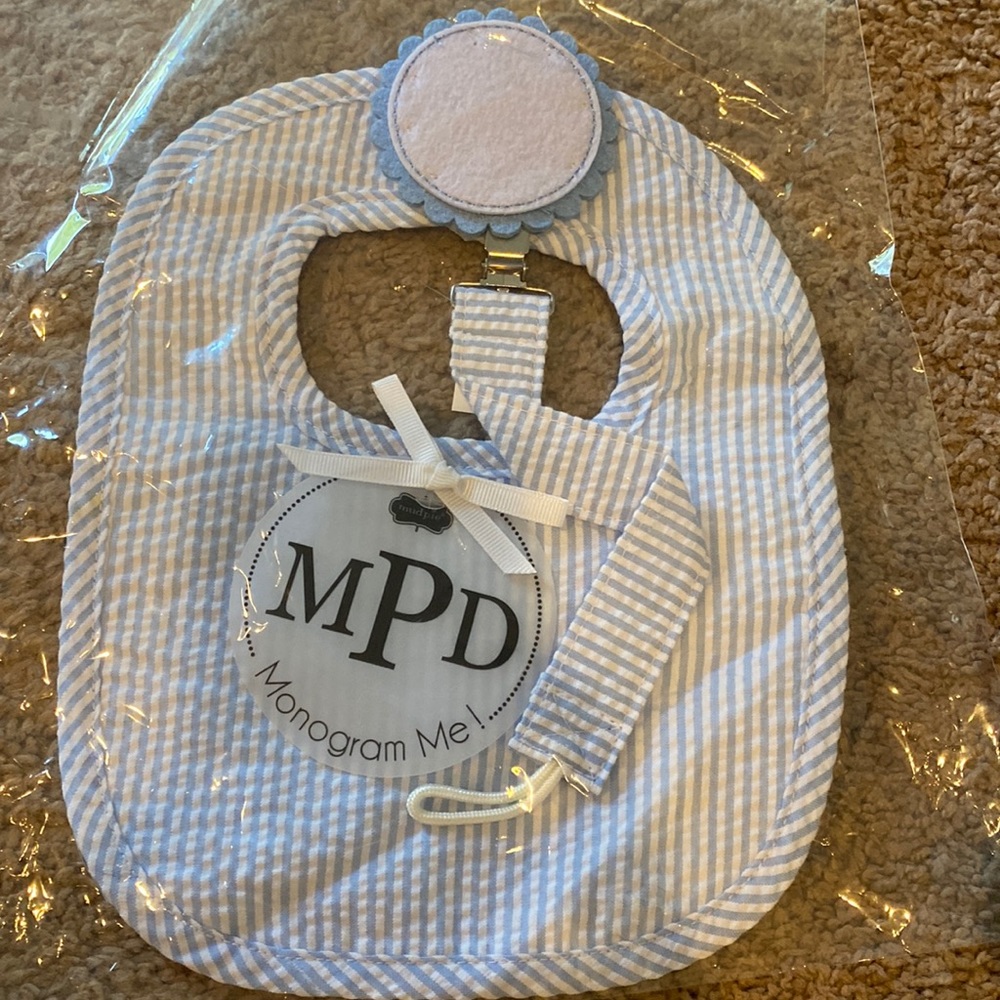 ⭐️5 for $25 - baby bib and paci clip